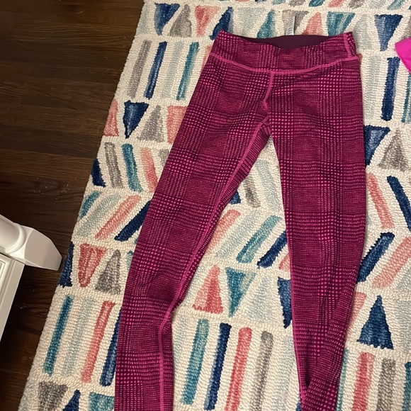 Ivviva pink leggings and tank top set - Picture 5 of 6